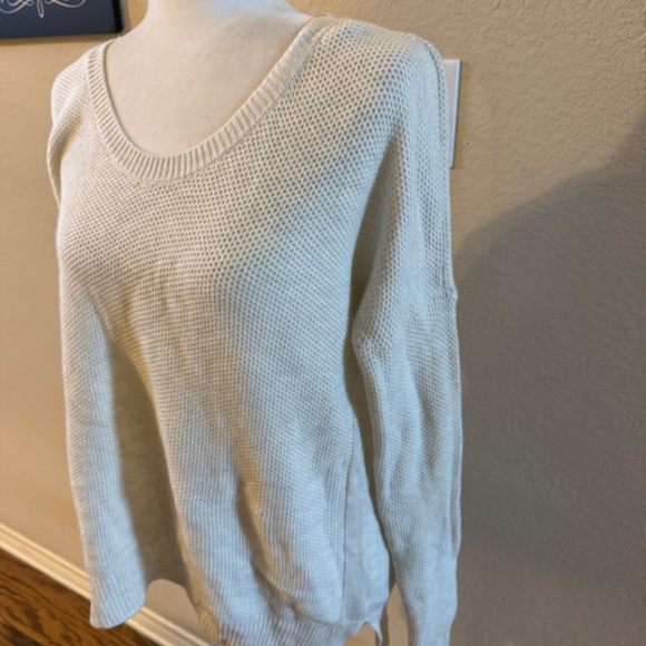 Women's NWT Gap Body Cream White Split Bottom Crew Neck Sweater Size XS MSRP 65 - Picture 2 of 5